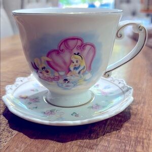 Disney Alice in Wonderland Teacup and Saucer Collectible Set